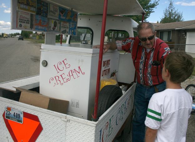 Choices. Photo by Pam McCulloch, Pinedale Online.