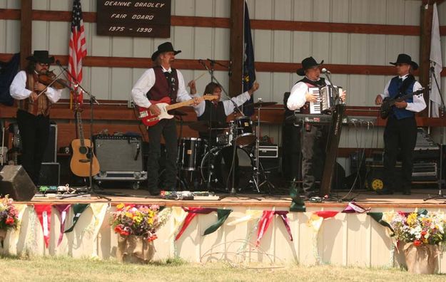 Doo Wah Riders. Photo by Dawn Ballou, Pinedale Online.