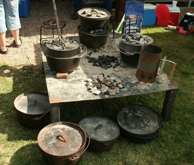 Dutch Ovens. Photo by Dawn Ballou, Pinedale Online.