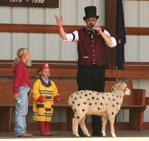 Costume Pet Show. Photo by Dawn Ballou, Pinedale Online.