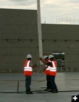 Placing Column. Photo by Dawn Ballou, Pinedale Online.