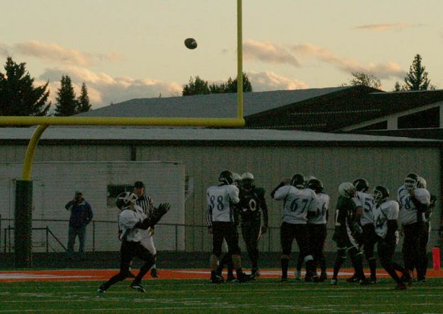Two point conversion. Photo by Dawn Ballou, Pinedale Online.