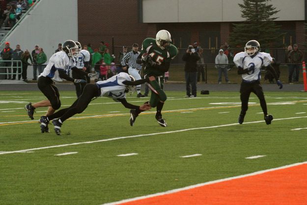 Setting up the touchdown. Photo by Dawn Ballou, Pinedale Online.