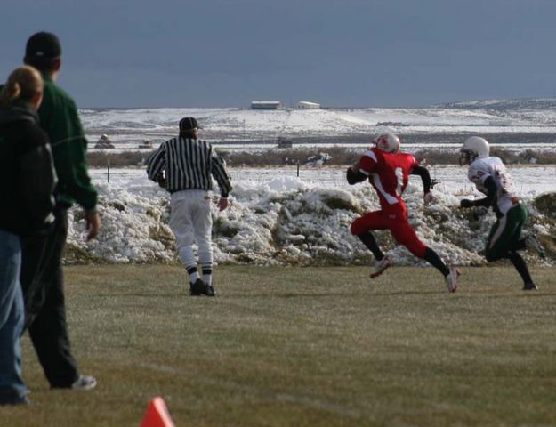 Touchdown!. Photo by Dawn Ballou, Pinedale Online.