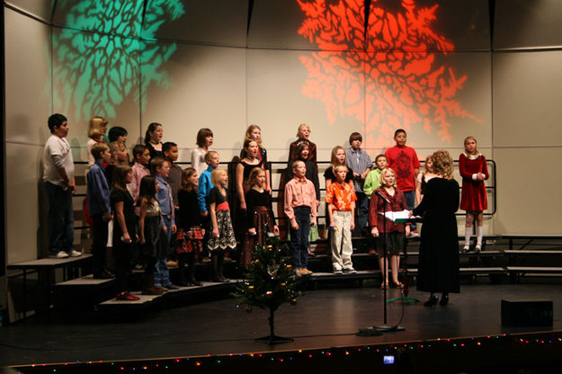 5th Grade Choir. Photo by Pam McCulloch, Pinedale Online.