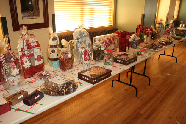 Silent Auction. Photo by Dawn Ballou, Pinedale Online.