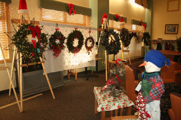 Wreaths. Photo by Dawn Ballou, Pinedale Online.