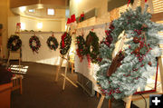 Wreath Auction. Photo by Dawn Ballou, Pinedale Online.