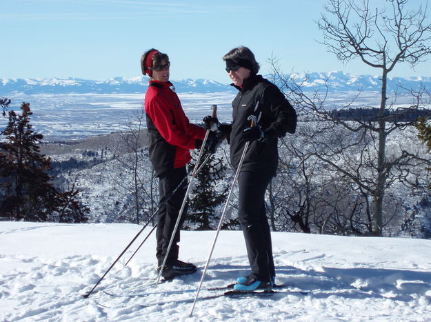 Skiing Skyline. Photo by Bob Barrett, Pinedale Ski Education Foundation.