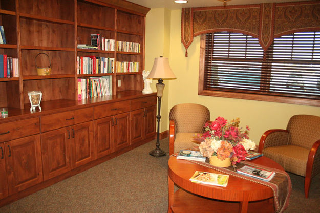 Reading area bookcase. Photo by Dawn Ballou, Pinedale Online.