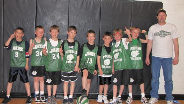 3rd-4th Basketball Team. Photo by Laila Illoway.