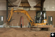 Digging. Photo by Dawn Ballou, Pinedale Online.