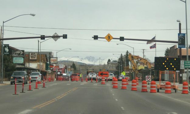 Crossing Pine Street. Photo by Dawn Ballou, Pinedale Online.