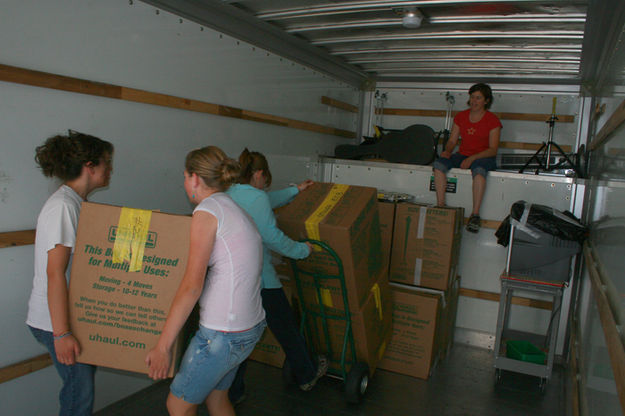 Loading the Truck. Photo by Pam McCulloch, Pinedale Online.