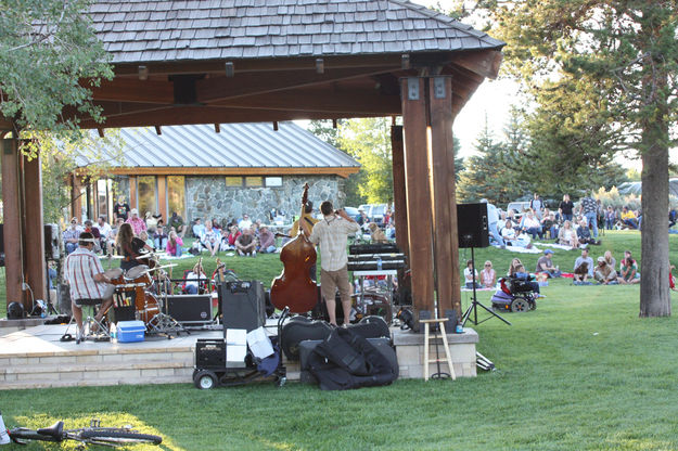 Crowd Shot. Photo by Tim Ruland, Pinedale Fine Arts Council.