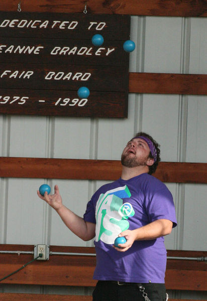 Spike Juggling. Photo by Dawn Ballou, Pinedale Online.