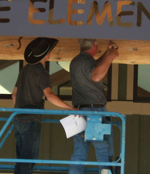 Branding the L. Photo by Dawn Ballou, Pinedale Online.