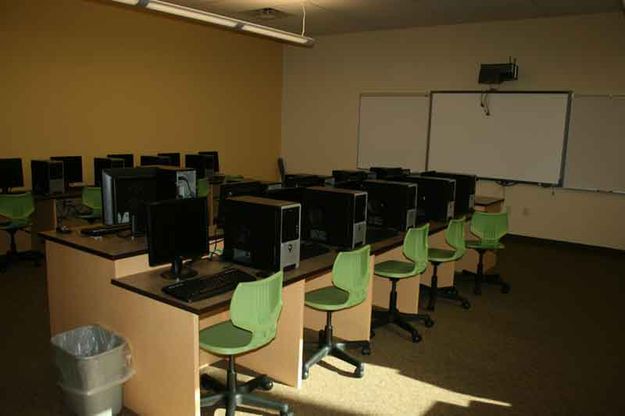 Computer lab. Photo by Dawn Ballou, Pinedale Online.