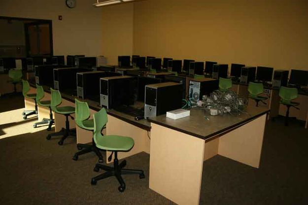 Computer Lab. Photo by Dawn Ballou, Pinedale Online.