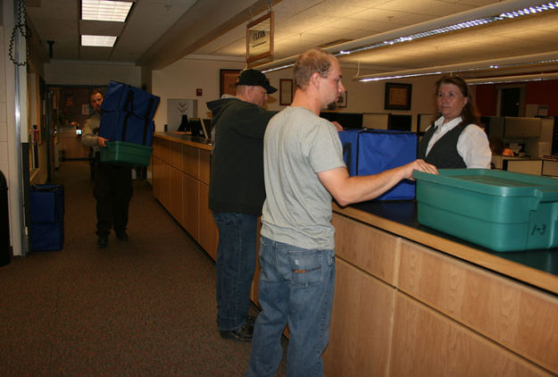Bringing in the ballots. Photo by Dawn Ballou, Pinedale Online.