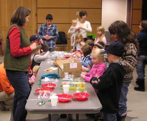 Holiday crafts. Photo by Bob Rule, KPIN 101.1 FM Radio.