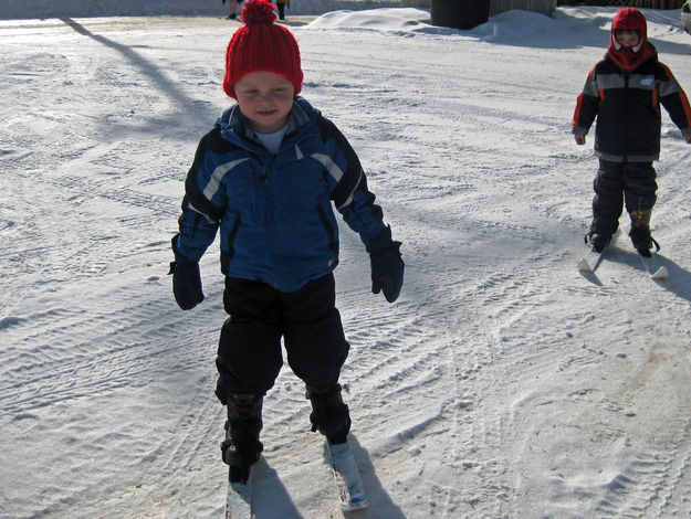 Cross County Skiing. Photo by Childrens Learning Center.
