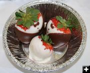 Chocolate covered strawberries. Photo by Dawn Ballou, Pinedale Online.