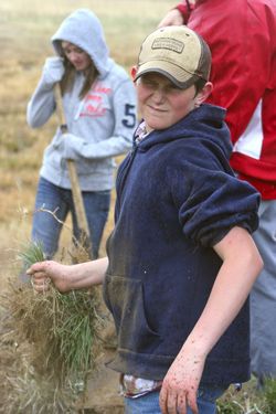 Arbor Day Labor. Photo by Kaitlyn McAvoy, Pinedale Roundup.