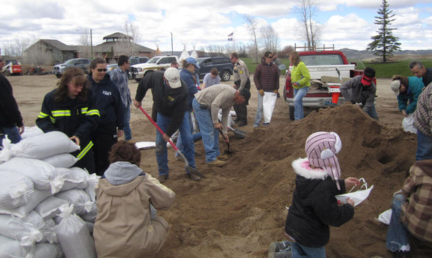 Volunteers. Photo by Bill Winney.