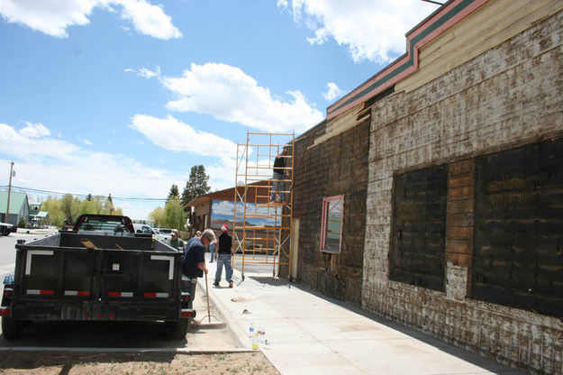East wall work. Photo by Dawn Ballou, Pinedale Online.