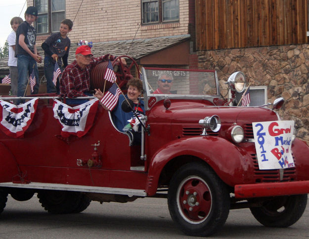 Parade Grand Marshalls. Photo by Clint Gilchrist, Pinedale Online.