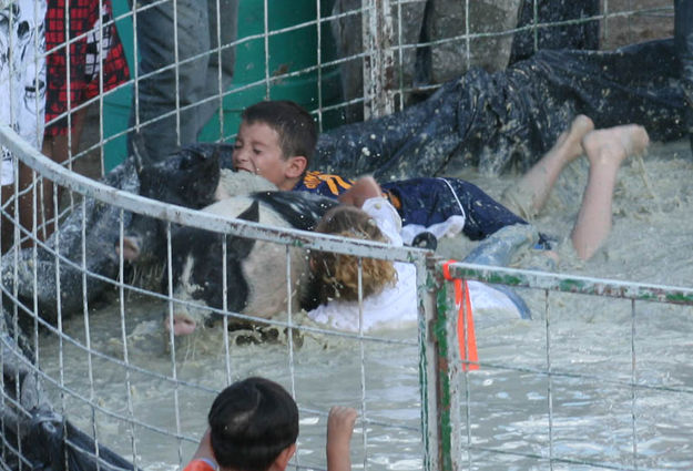 Greased Pig Contest. Photo by Dawn Ballou, Pinedale Online.