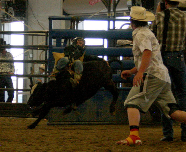 Jaspur Brower - Calf Riding. Photo by Dawn Ballou, Pinedale Online.