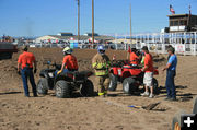 Getting ready. Photo by Dawn Ballou, Pinedale Online.