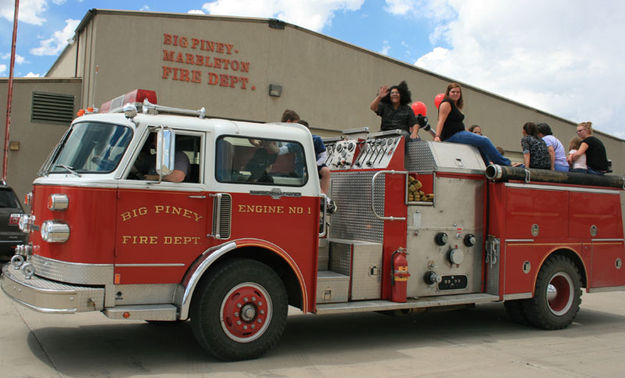 Fire truck rides. Photo by Dawn Ballou, Pinedale Online.