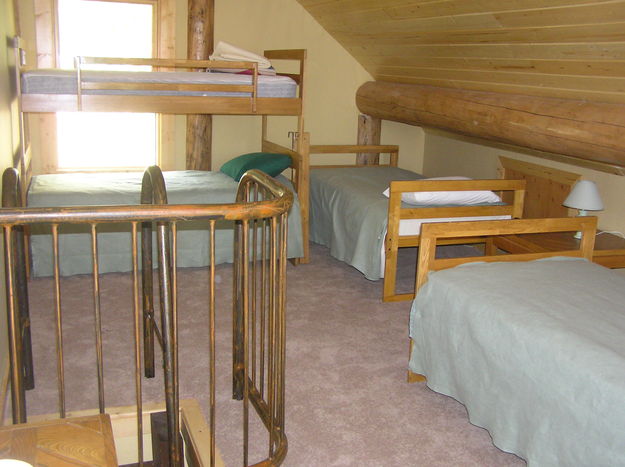 Cabin bunks. Photo by Dawn Ballou, Pinedale Online.