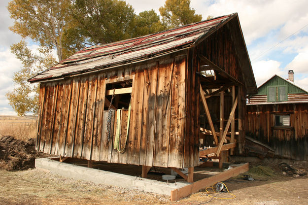 Old garage. Photo by Dawn Ballou, Pinedale Online.