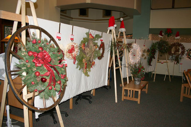 Wreaths. Photo by Dawn Ballou, Pinedale Online.