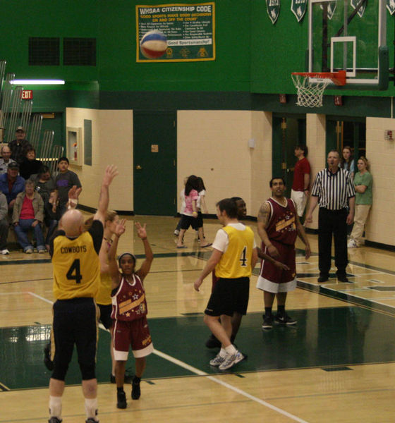 Jim Brost shoots. Photo by Dawn Ballou, Pinedale Online.