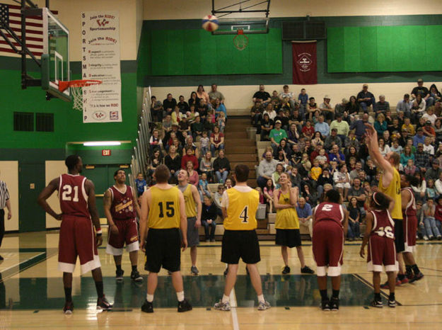 Riley free throw. Photo by Dawn Ballou, Pinedale Online.