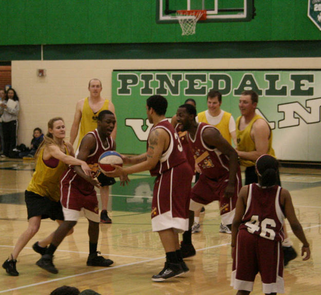 Scramble for the ball. Photo by Dawn Ballou, Pinedale Online.