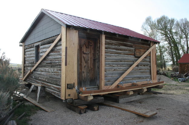 Bunkhouse front and side view. Photo by Dawn Ballou, Pinedale Online.
