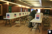 Two seconds to vote. Photo by Dawn Ballou, Pinedale Online.