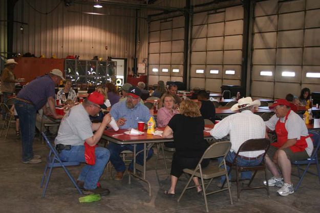 Happy diners. Photo by Dawn Ballou, Pinedale Online.