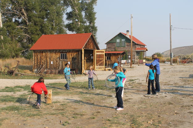 Learning to rope. Photo by Dawn Ballou, Pinedale Online.