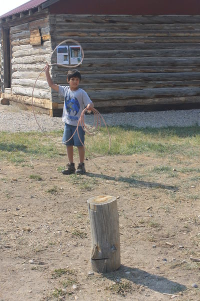 Ready to throw. Photo by Dawn Ballou, Pinedale Online.