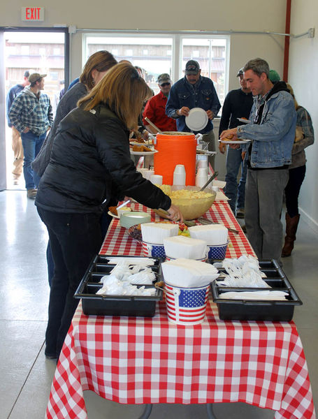 Refreshment line. Photo by Dawn Ballou, Pinedale Online.
