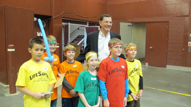 LifeSavers with Senator Barrasso. Photo by Robin Schamber, University of Wyoming Extension/Sublette County, 4-H & Youth Development.