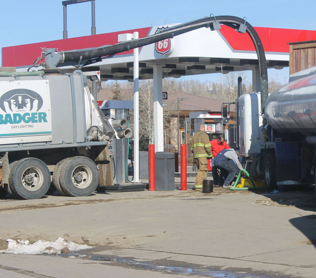 Clean-up. Photo by Dawn Ballou, Pinedale Online.