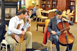 Mandobanjuitar. Photo by Andrew Setterholm, Pinedale Roundup.